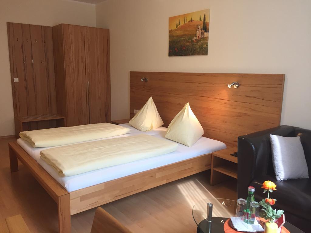 Gasthaus Hotel Feldschlange รีด อิม อินไครส์ ภายนอก รูปภาพ
